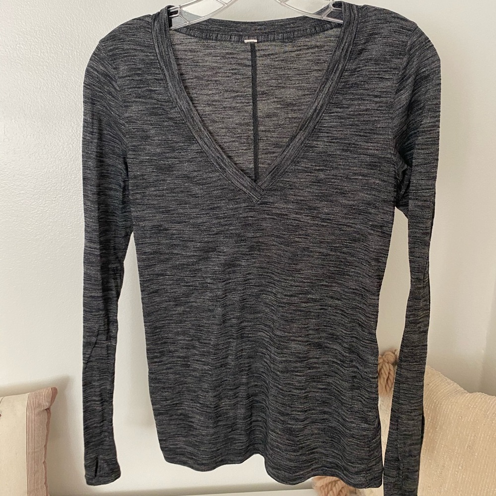 Lululemon grey long sleeve v-neck